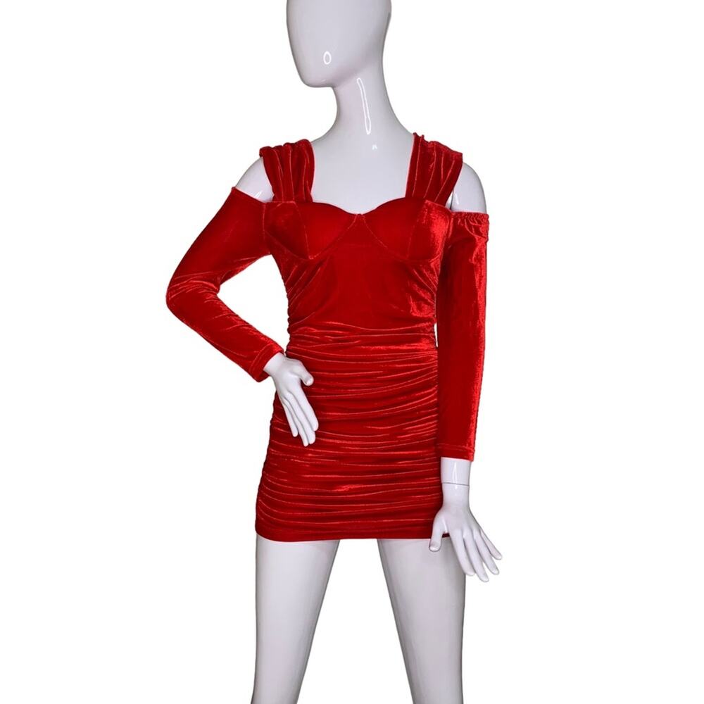 Boohoo NWT Velvet Bardot Cup Detail Mini Dress Size 4 Dark Red Cold Shou…
